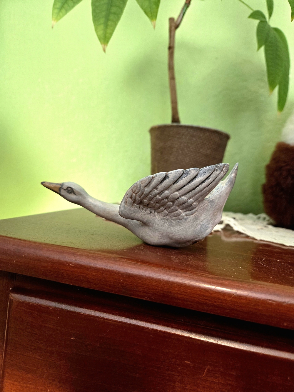 Stone-Look Swan Figurine - Gray Accent